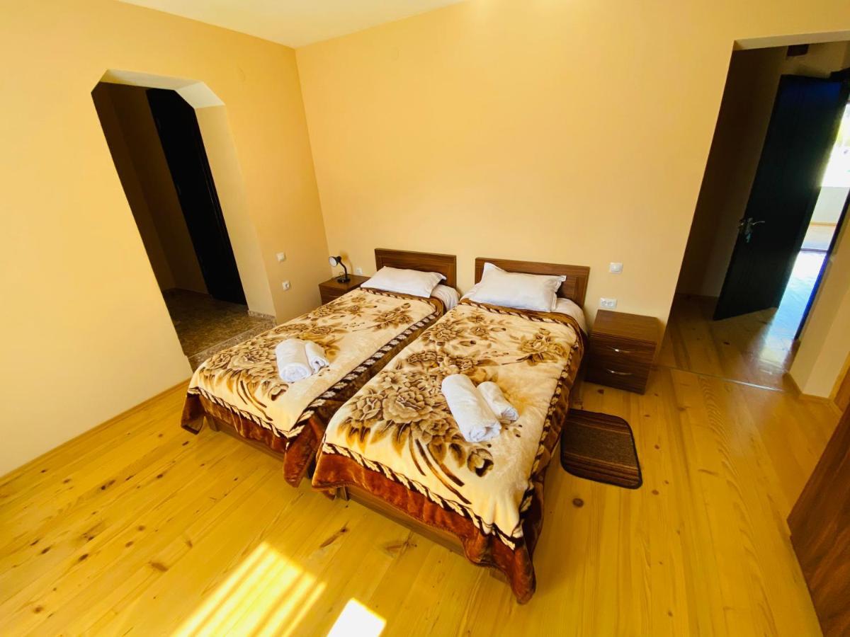 Guesthouse Alpenrose Mestia Zewnętrze zdjęcie